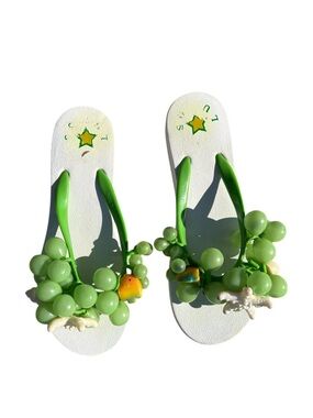 Vintage Grape Embellished Flip Flops Kitschy Fruit Sandals 7